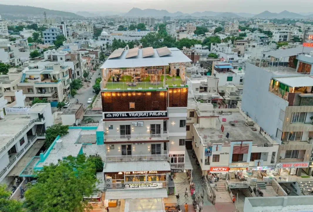 Hotel Vrajraj Palace